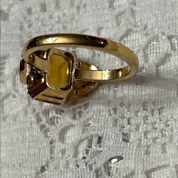 Gorgeous Gold Gemstone Ring - Picture 7 of 9